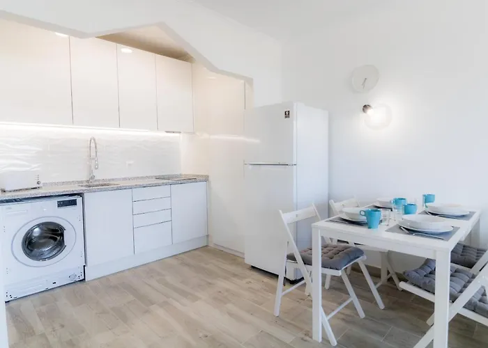 #048 Sunrise Apartment Pool & Bright Space Апартаменты Албуфейра