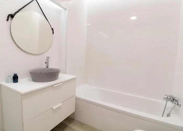 #048 Sunrise Apartment Pool & Bright Space Апартаменты *