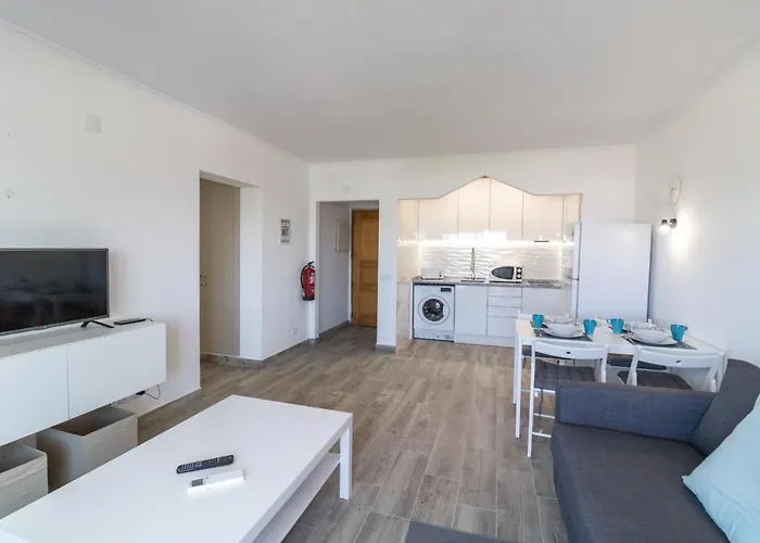 #048 Sunrise Apartment Pool & Bright Space Албуфейра